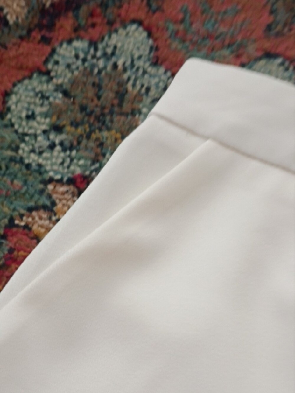 Classic White High-Rise Tailored Bermuda Shorts - Picture 4 of 4